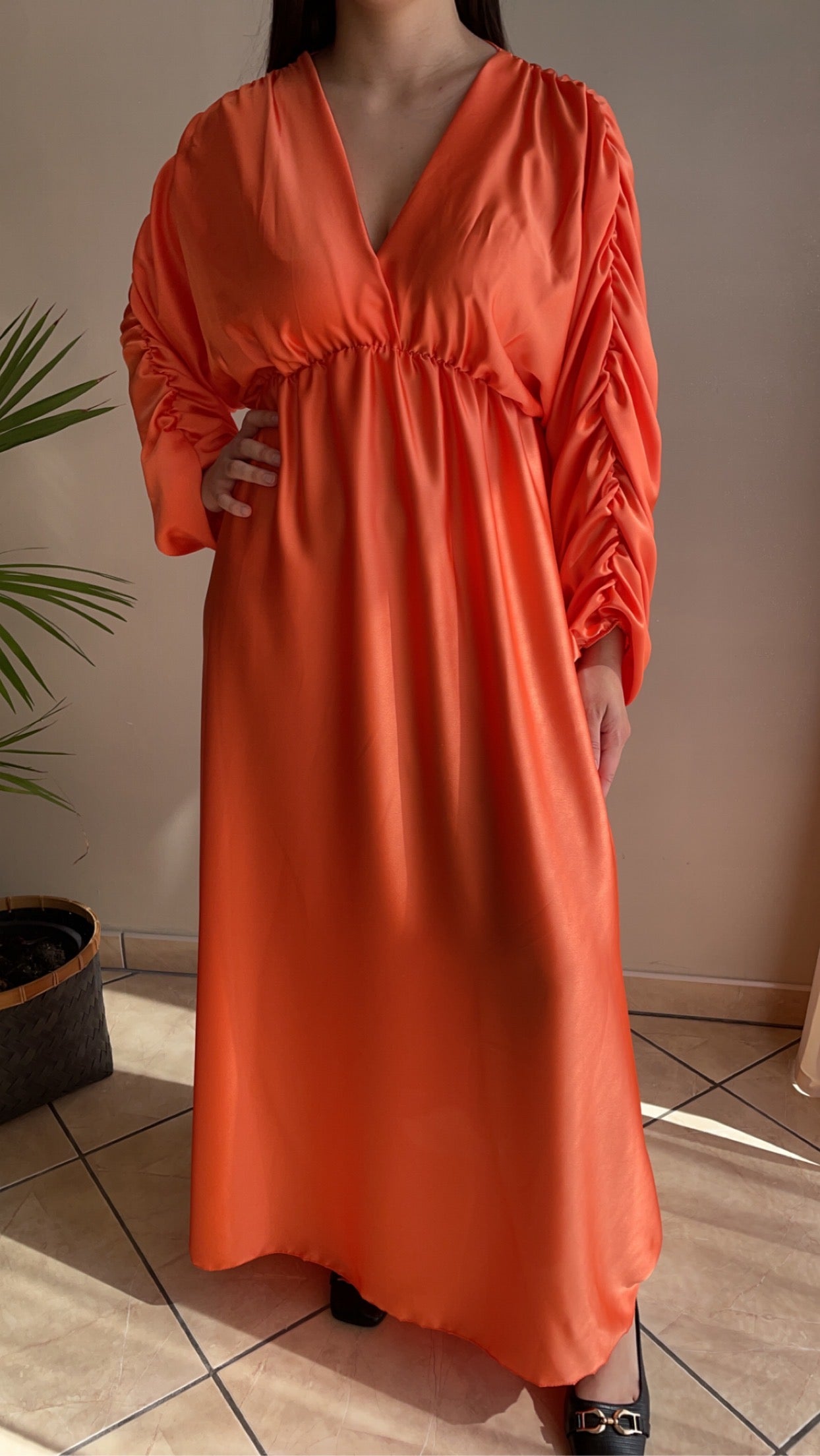 Robe longue satinée